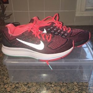 Women’s Nike sneakers size 6